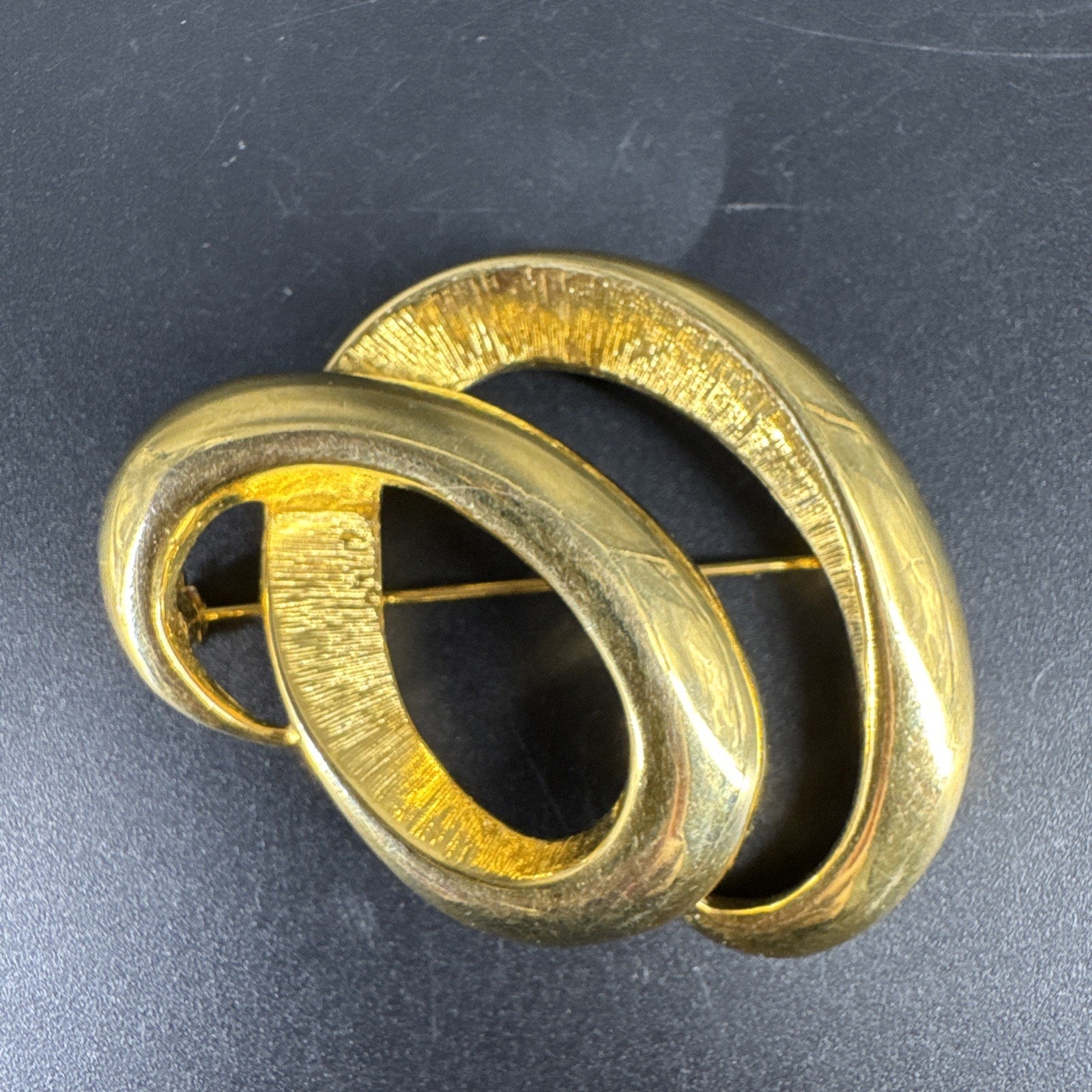 Vintage Tona Signed Gold Tone Metal Swirl Abstract Brooch Pin